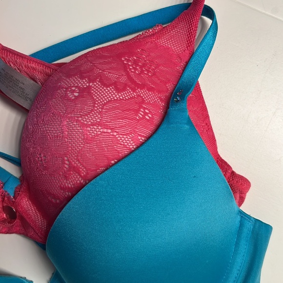 Like new!Set of 3 bras - 💥💥💥 - Picture 3 of 17